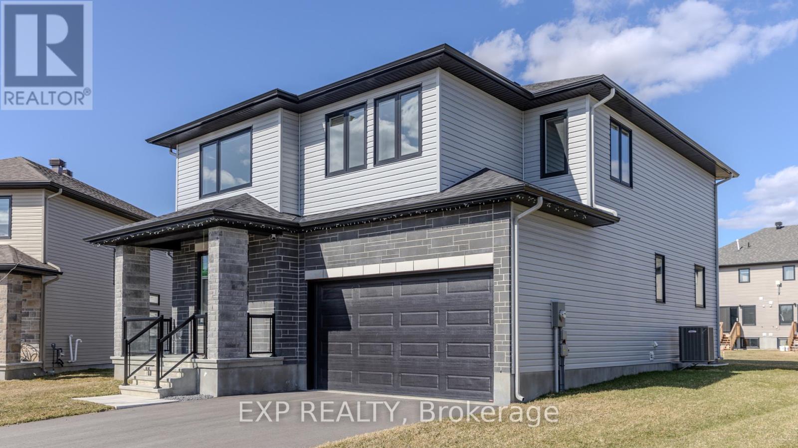 45 Dowdall Circle, Carleton Place, Ontario  K7C 0S3 - Photo 2 - X12097624