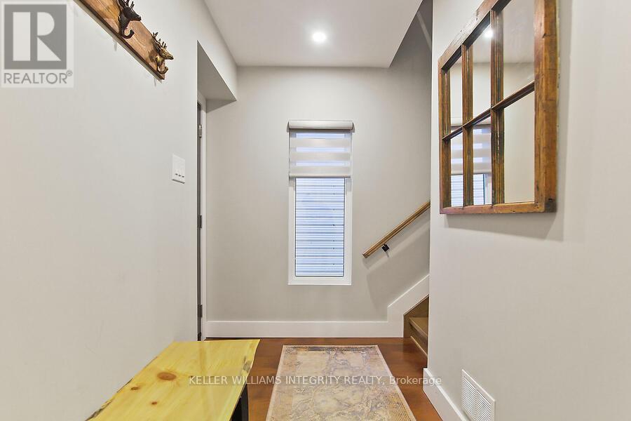 D - 84 Carruthers Avenue, Ottawa, Ontario  K1Y 1N2 - Photo 2 - X12154918