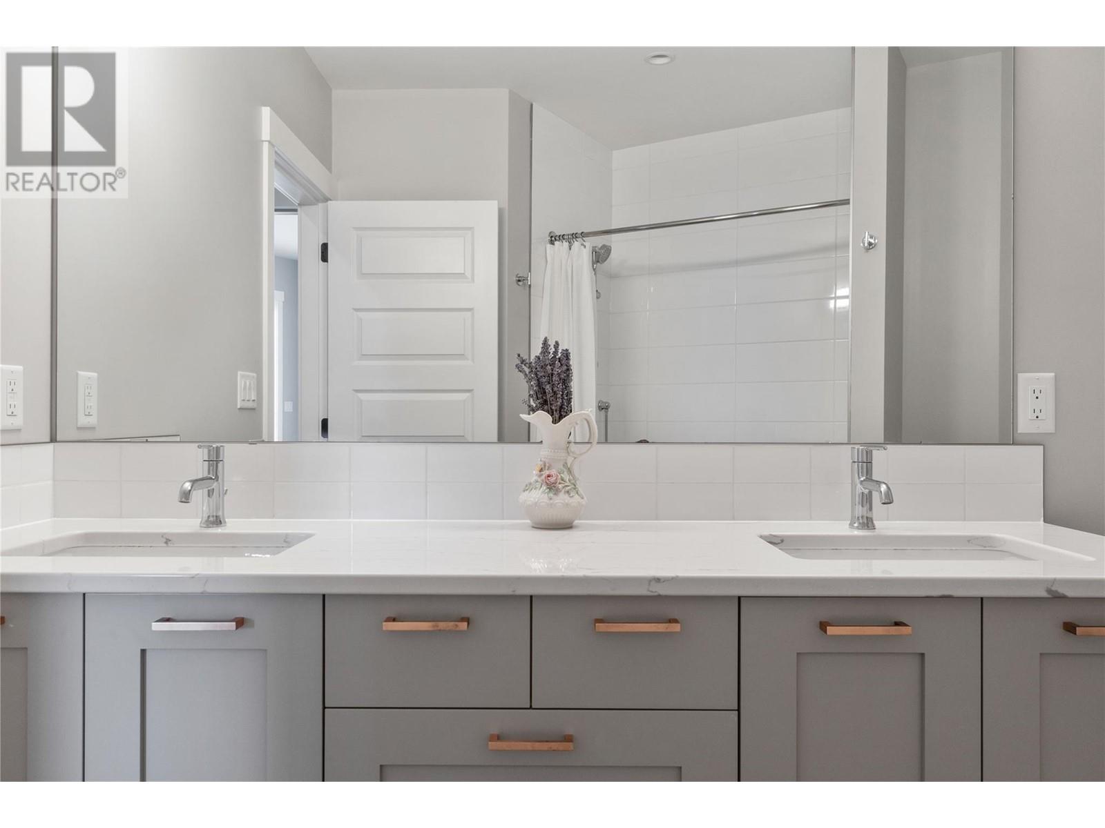 4125 Eagle Bay Road, Eagle Bay, BC V0E1T0