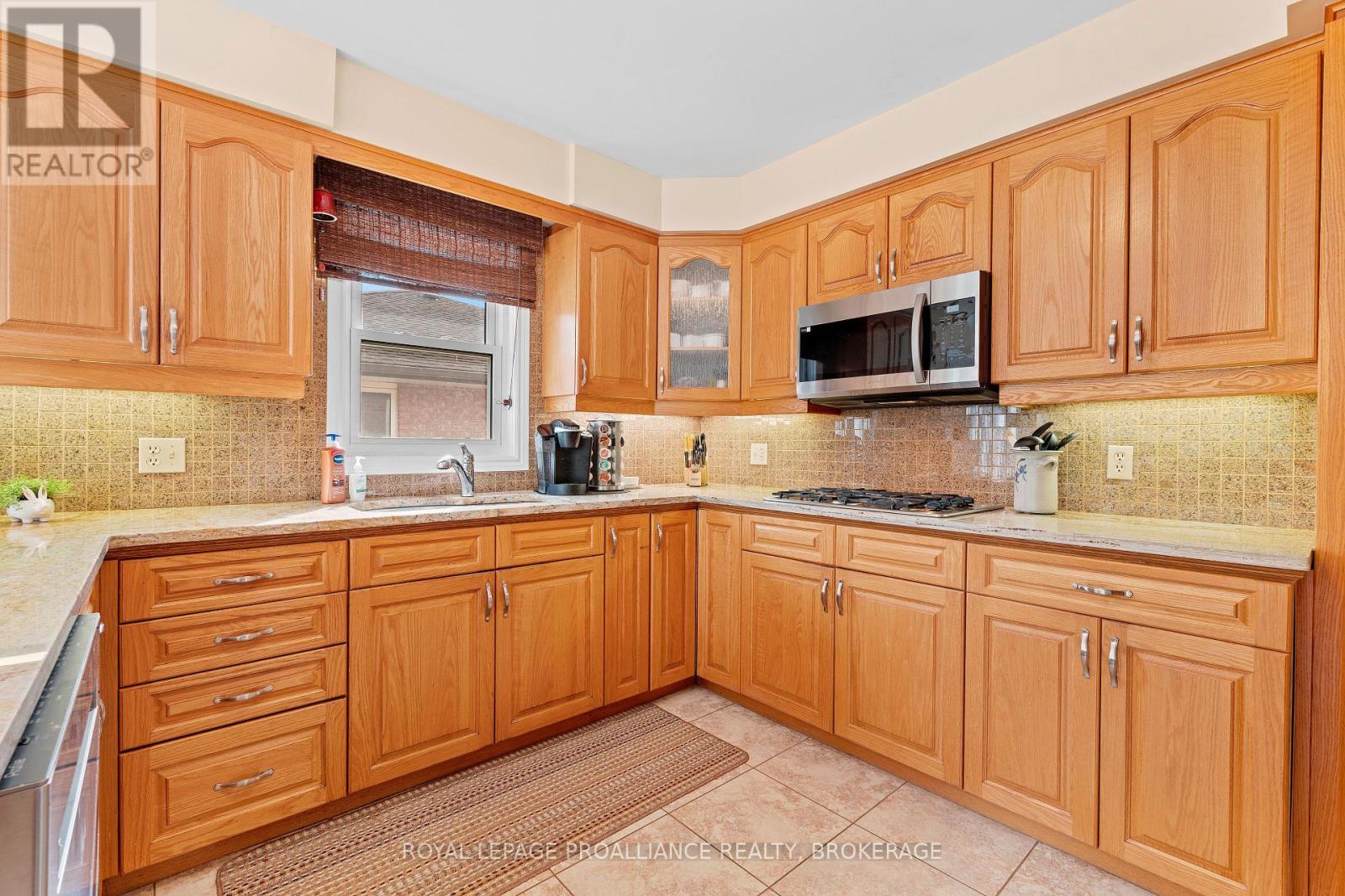 254 Friarhill Crescent, Kingston, Ontario  K7M 8P4 - Photo 18 - X12021253