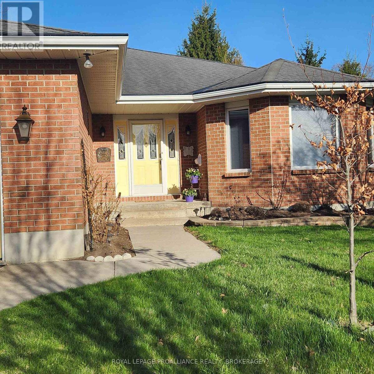 254 Friarhill Crescent, Kingston, Ontario  K7M 8P4 - Photo 4 - X12021253