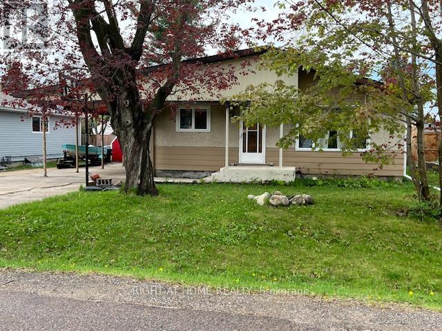 152 Laurier Avenue, Pembroke, Ontario  K8A 2J2 - Photo 2 - X12100370