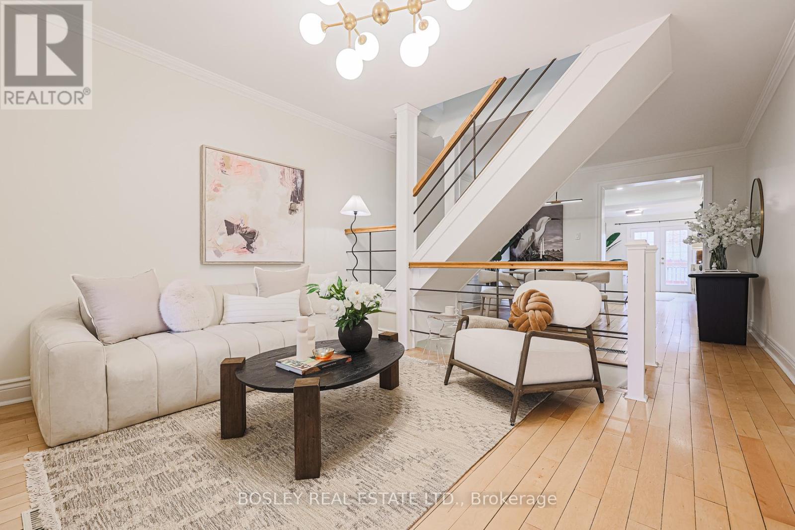 245 Kenilworth Avenue, Toronto, Ontario  M4L 3S7 - Photo 4 - E12120675