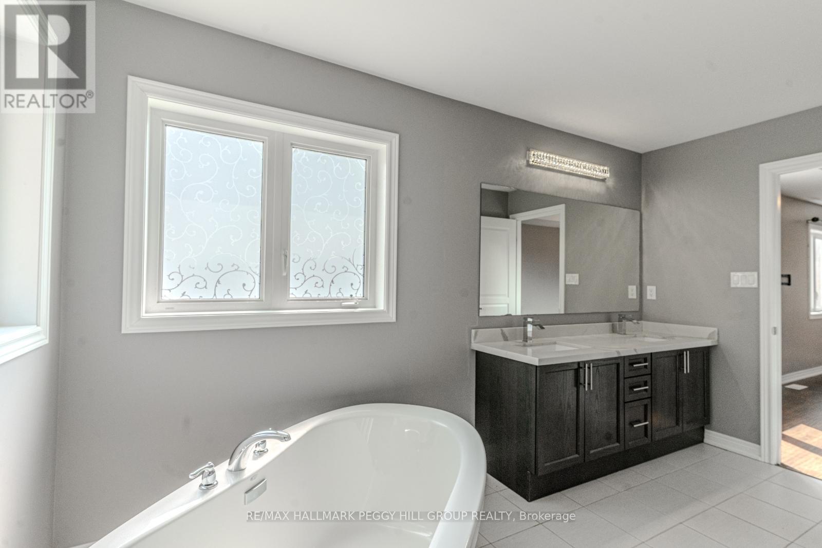 878 Green Street, Innisfil, Ontario  L0L 1W0 - Photo 10 - N12133003