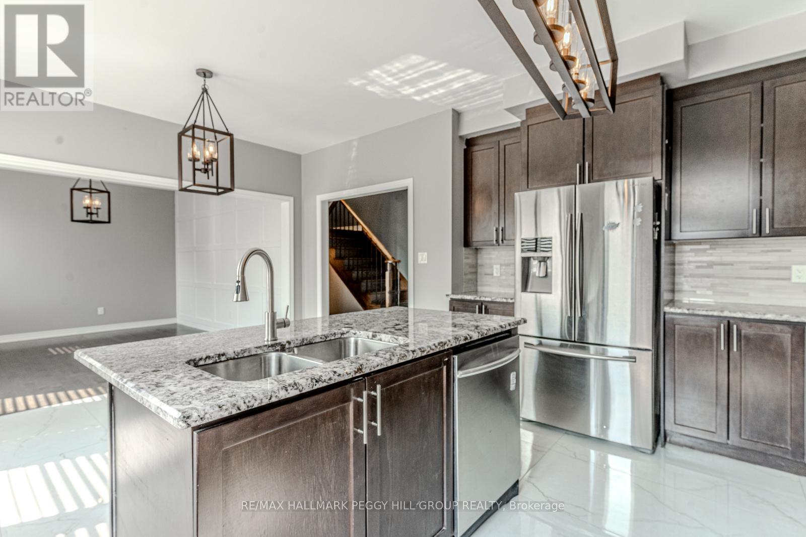 878 Green Street, Innisfil, Ontario  L0L 1W0 - Photo 5 - N12133003