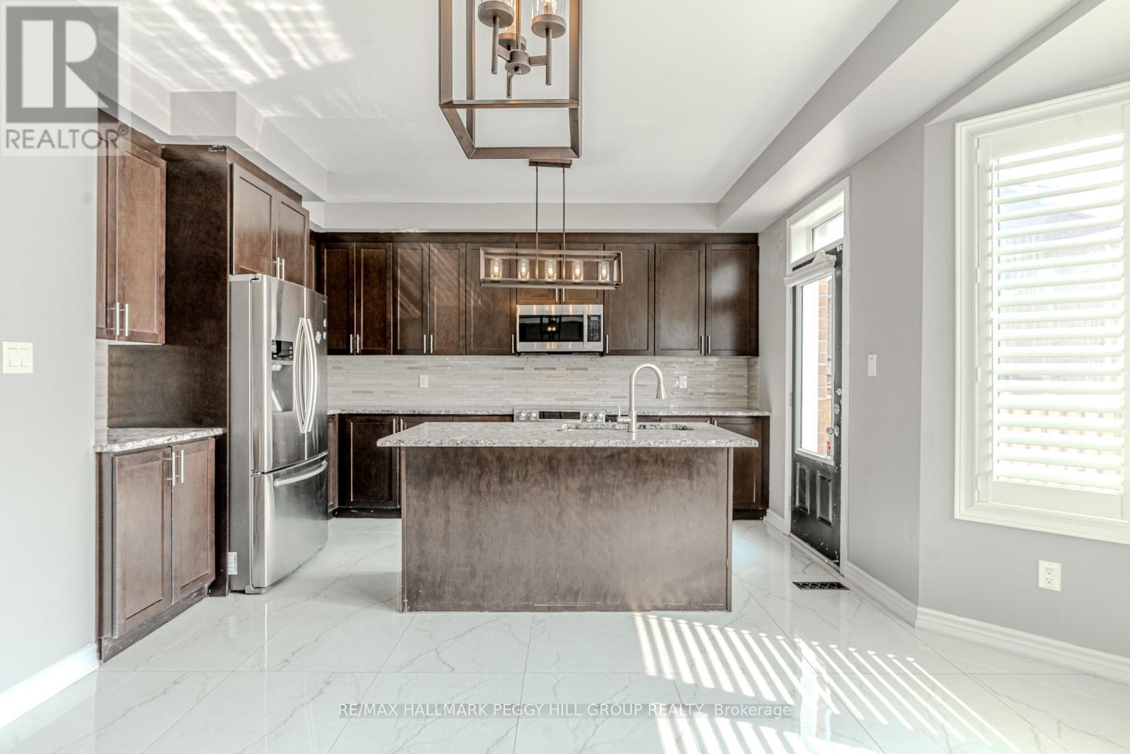 878 Green Street, Innisfil, Ontario  L0L 1W0 - Photo 4 - N12133003