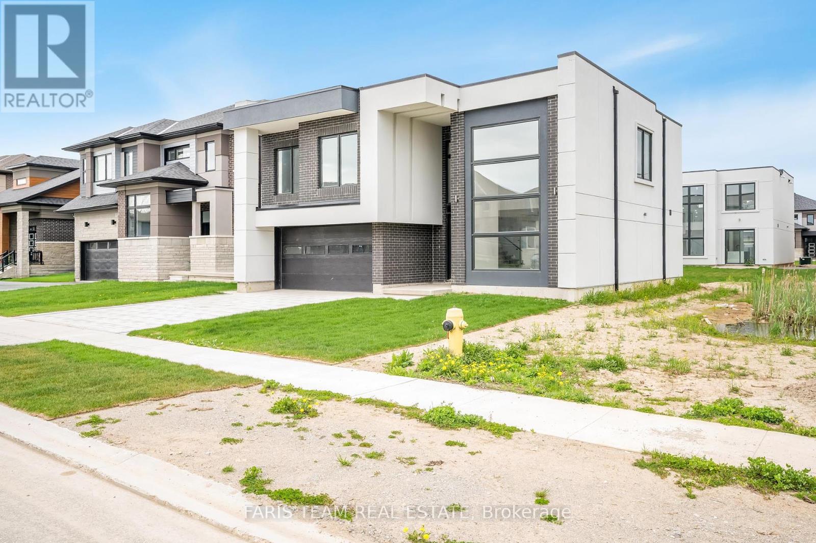 Property at 3775 SUNBANK CRESCENT image 2