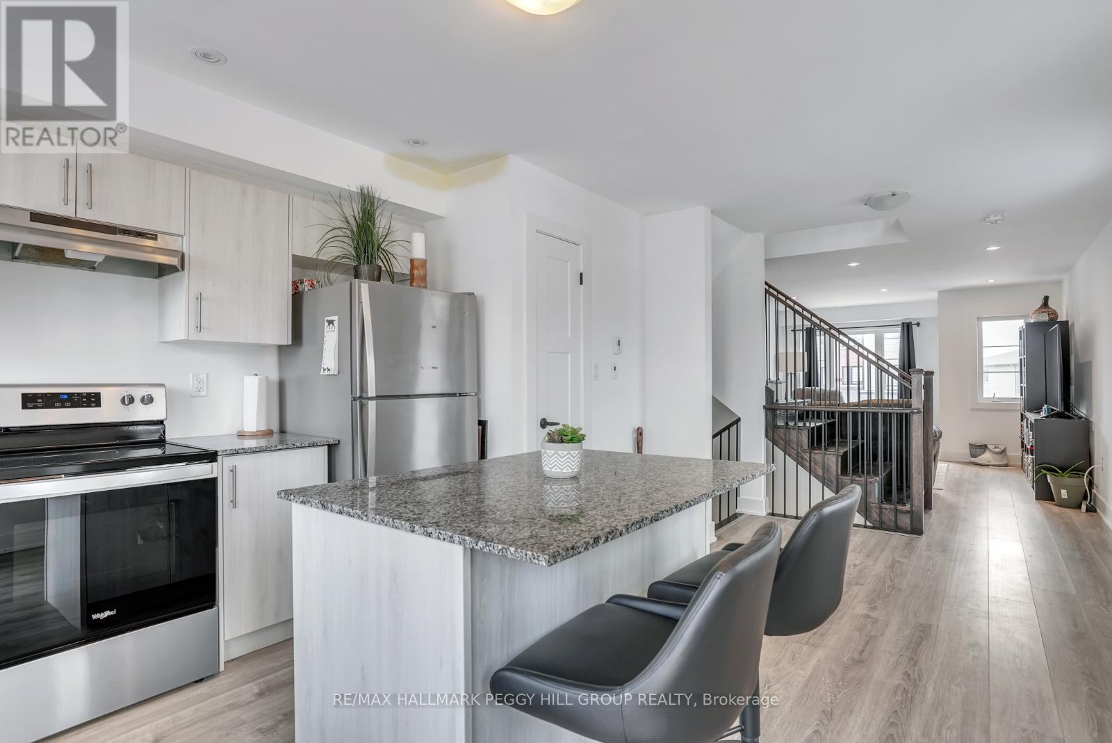30 Pumpkin Corner Crescent, Barrie, Ontario  L9J 0T6 - Photo 7 - S12108618