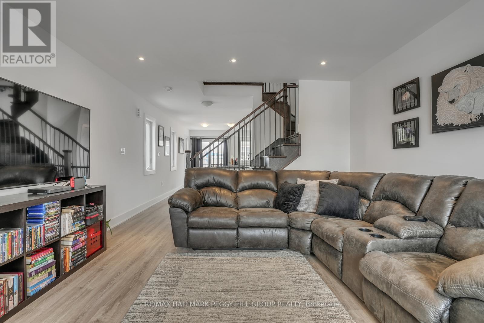 30 Pumpkin Corner Crescent, Barrie, Ontario  L9J 0T6 - Photo 4 - S12108618