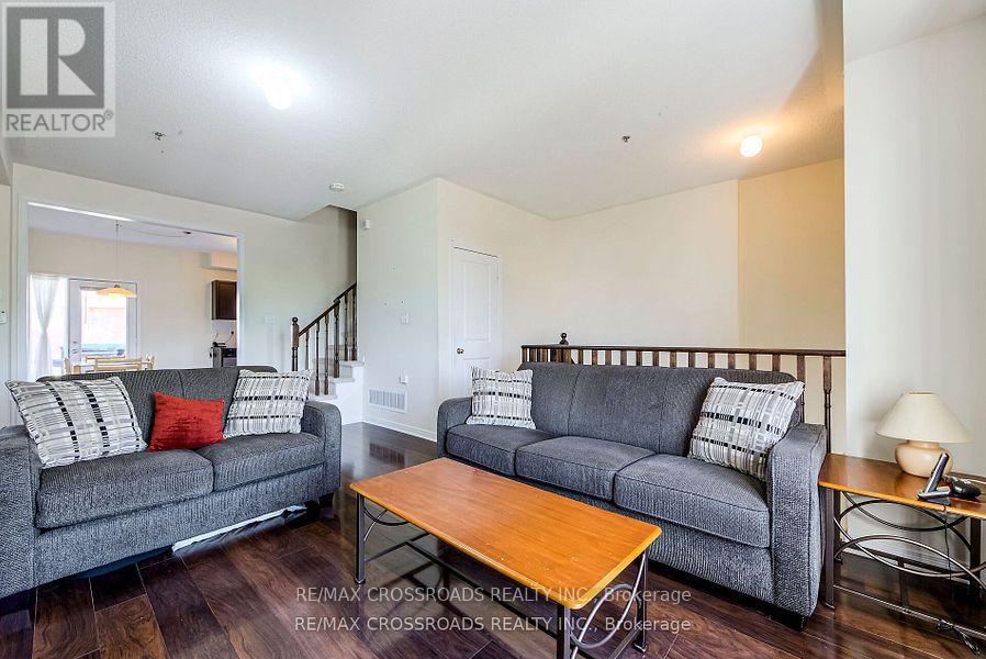 25d Hobson Avenue, Toronto, Ontario  M4A 0A4 - Photo 6 - C12154962