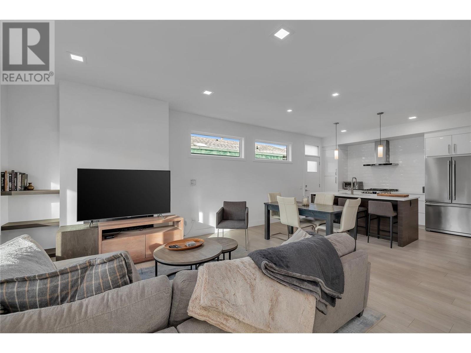Property at 766 Cadder Avenue image 4