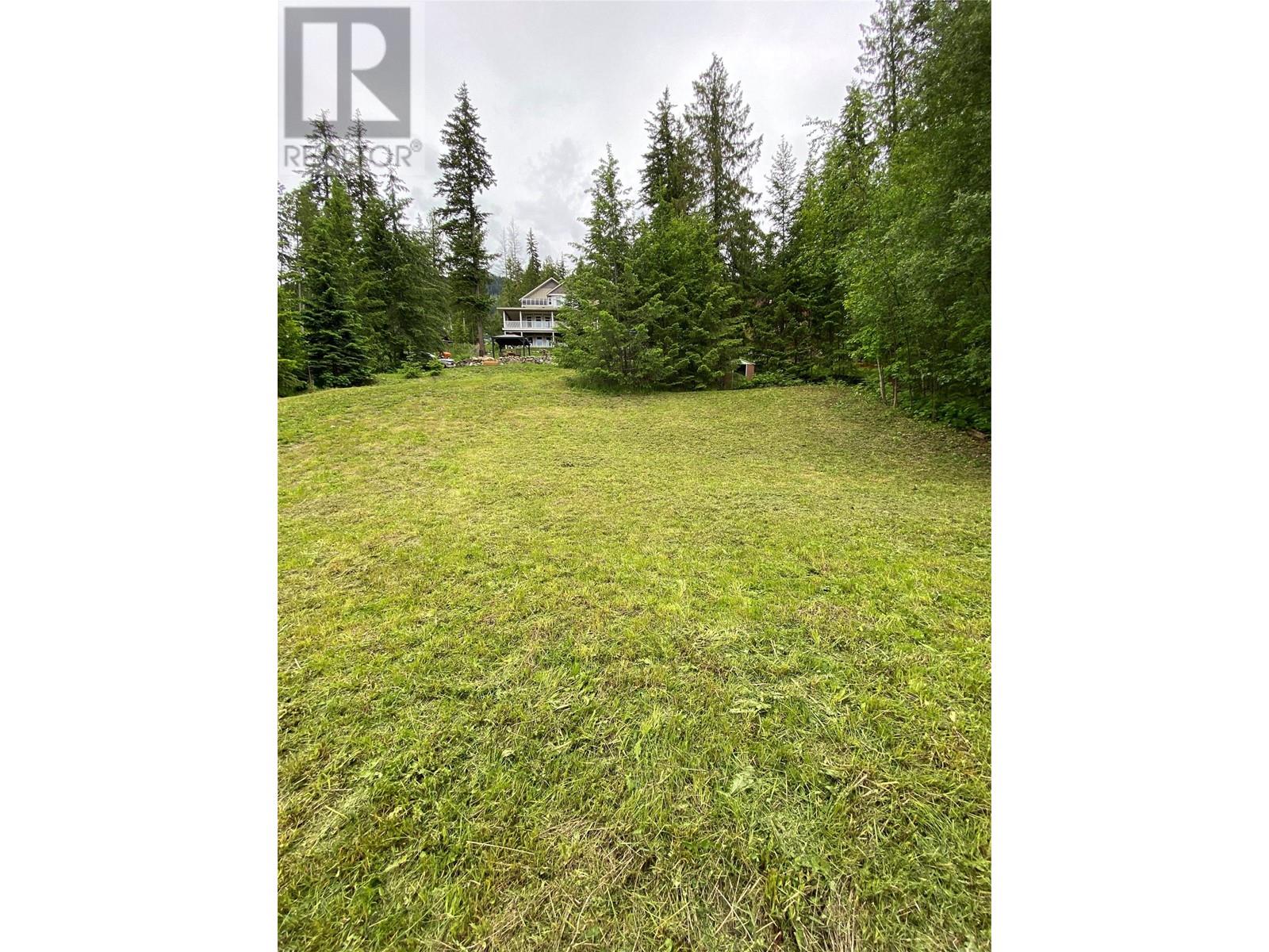 7525 Klondike Trail, Anglemont, British Columbia