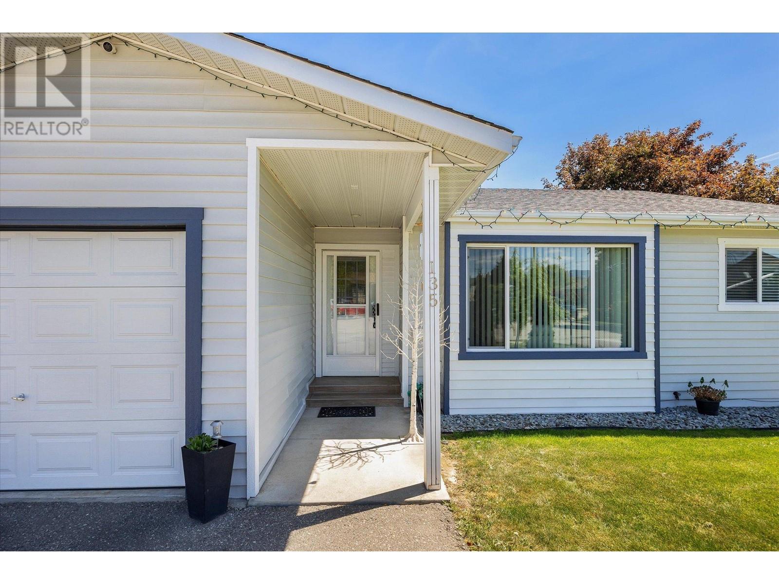 135 Almond Court, Kelowna, British Columbia  V1X 6H1 - Photo 2 - 10347649