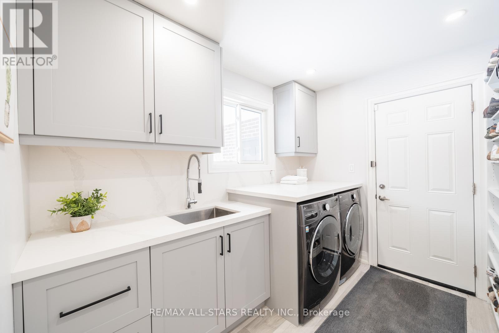 46 Iroquois Drive, Whitchurch-Stouffville (Ballantrae), Ontario  L4A 7X4 - Photo 21 - N12154951