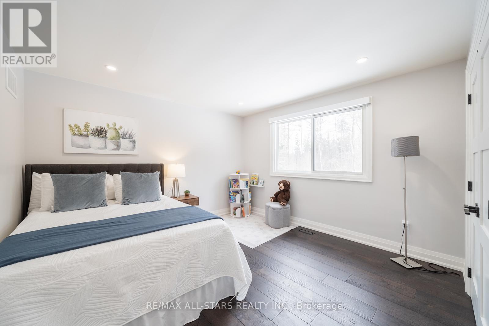 46 Iroquois Drive, Whitchurch-Stouffville (Ballantrae), Ontario  L4A 7X4 - Photo 23 - N12154951