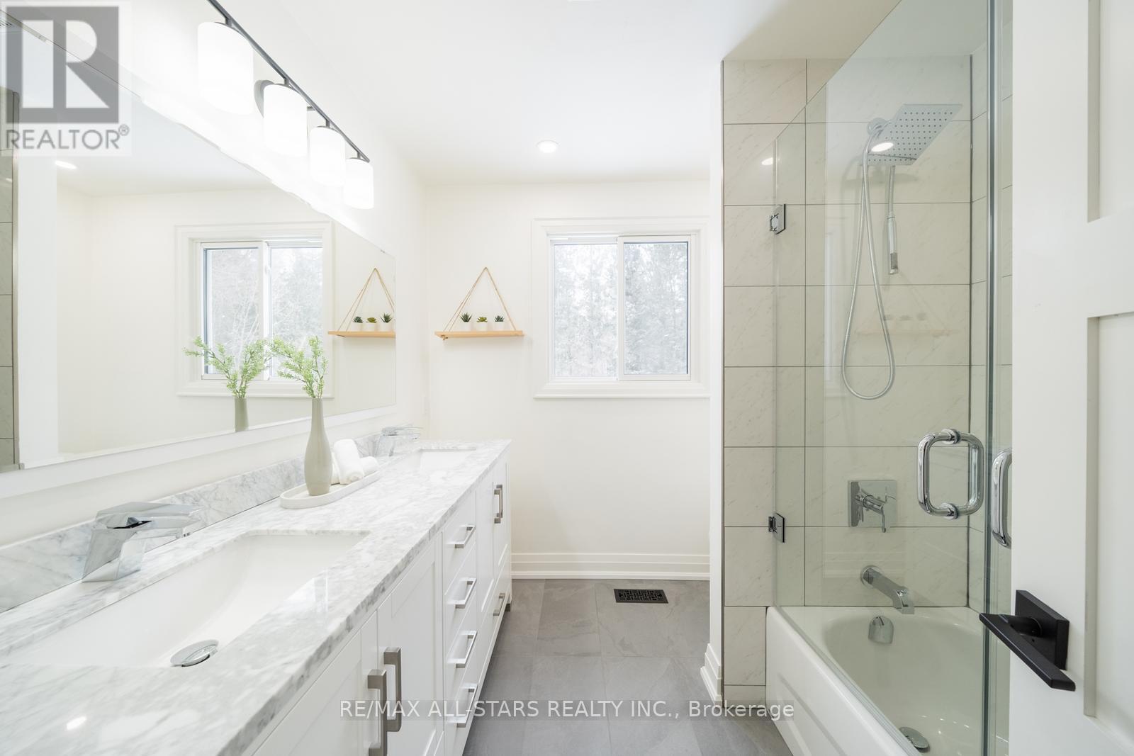 46 Iroquois Drive, Whitchurch-Stouffville (Ballantrae), Ontario  L4A 7X4 - Photo 27 - N12154951