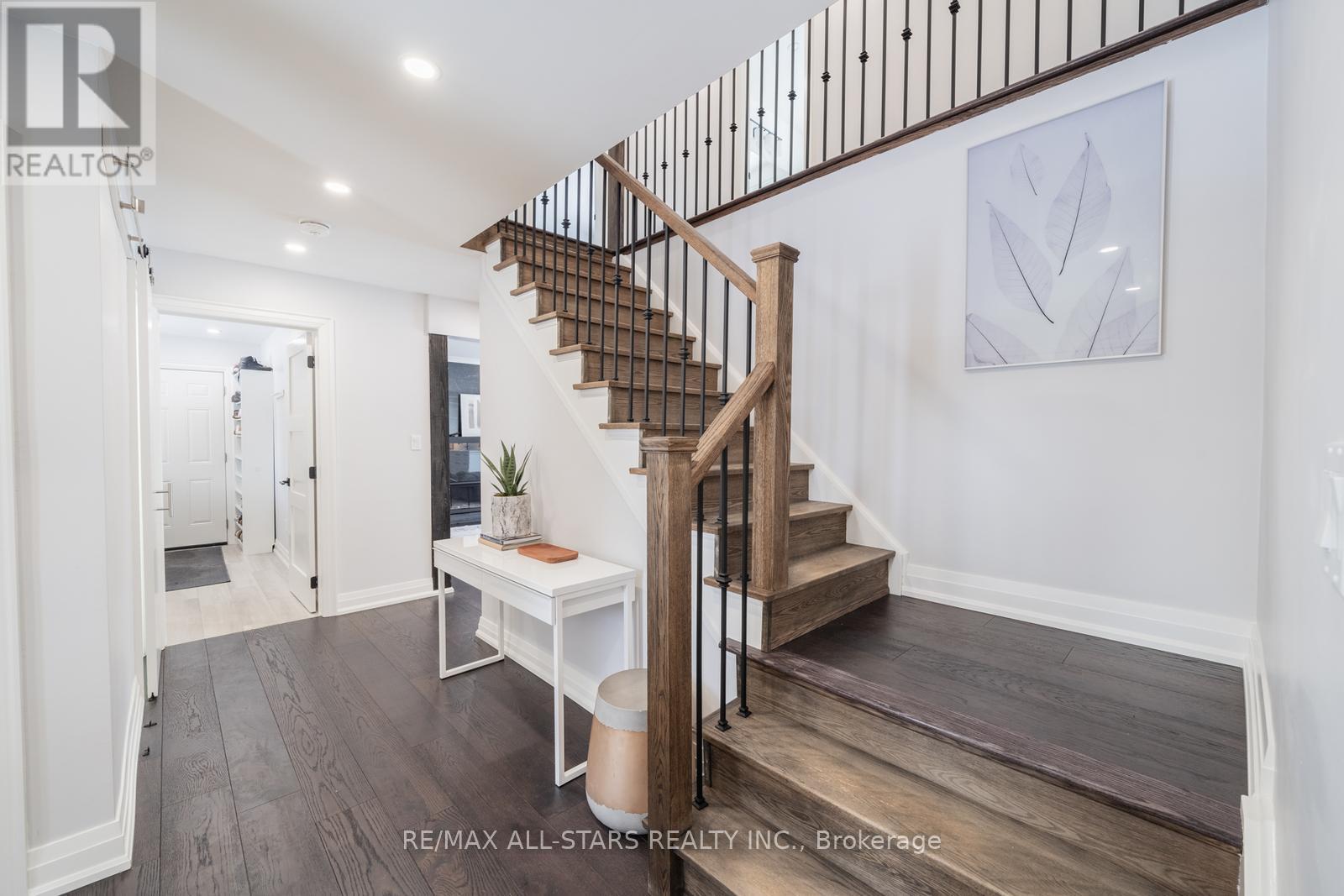 46 Iroquois Drive, Whitchurch-Stouffville (Ballantrae), Ontario  L4A 7X4 - Photo 6 - N12154951