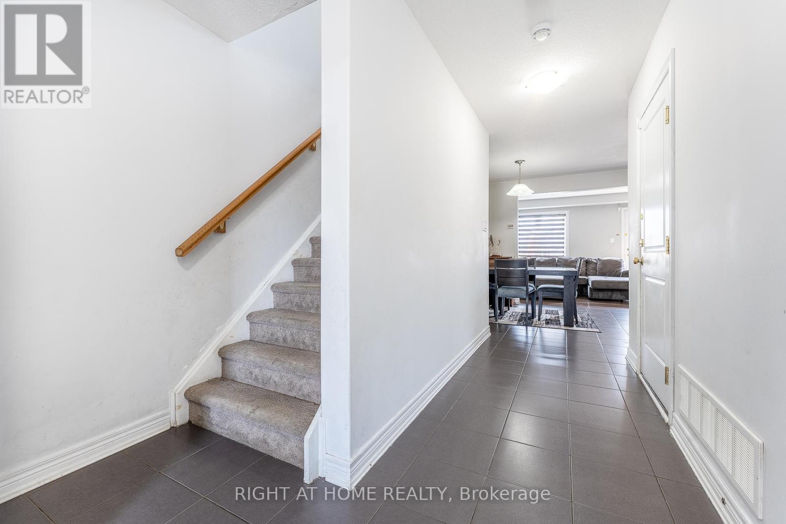143 Hutchinson Drive, New Tecumseth, Ontario  L9R 0P9 - Photo 7 - N12154958
