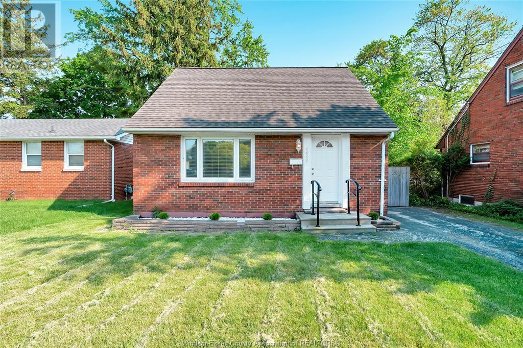 6633 WYANDOTTE STREET, Windsor, Ontario