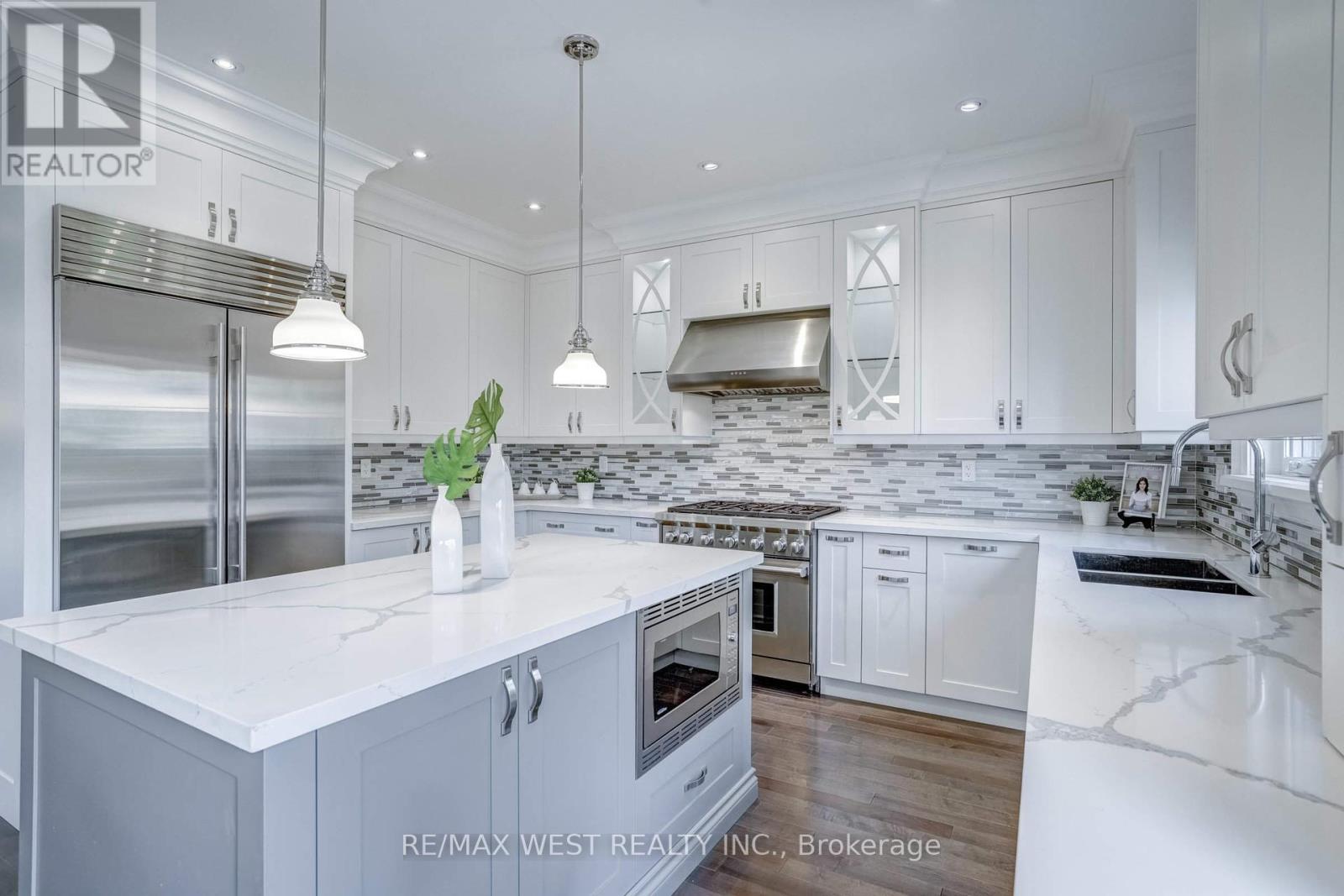 352b Lawrence Avenue W, Toronto, Ontario  M5M 1B7 - Photo 1 - C12103131