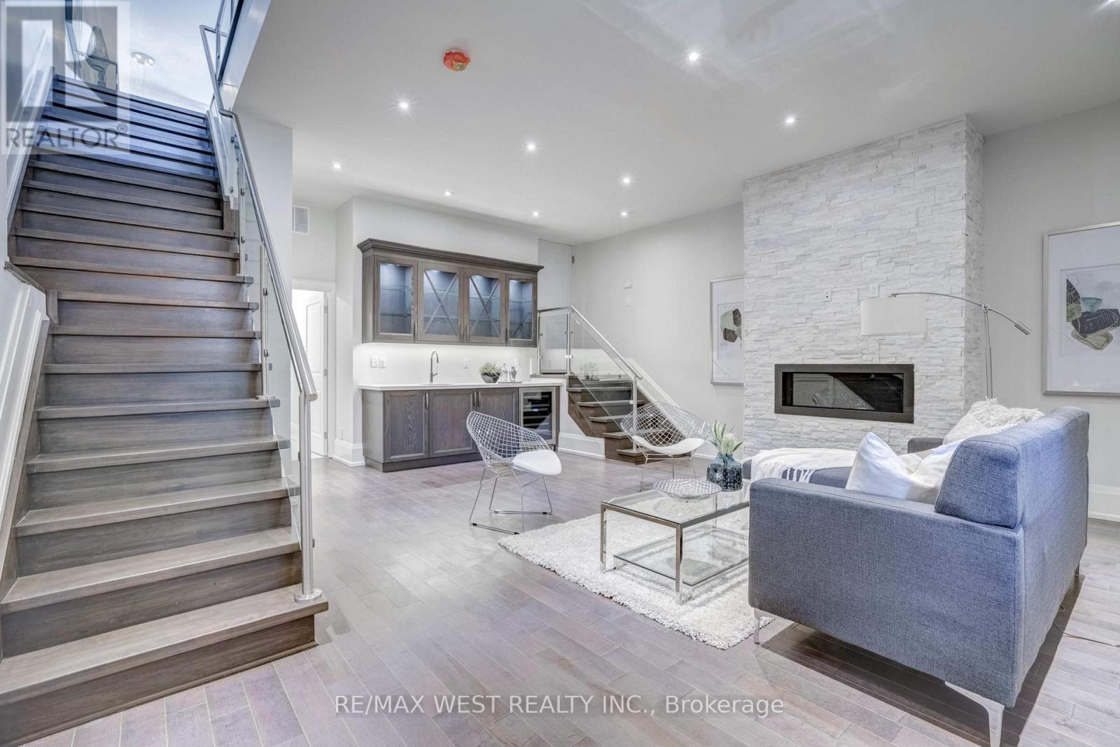 352b Lawrence Avenue W, Toronto, Ontario  M5M 1B7 - Photo 12 - C12103131