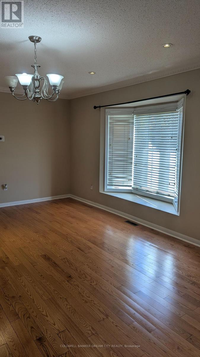 97 Tianalee Crescent, Brampton, Ontario  L7A 2K8 - Photo 2 - W12077264