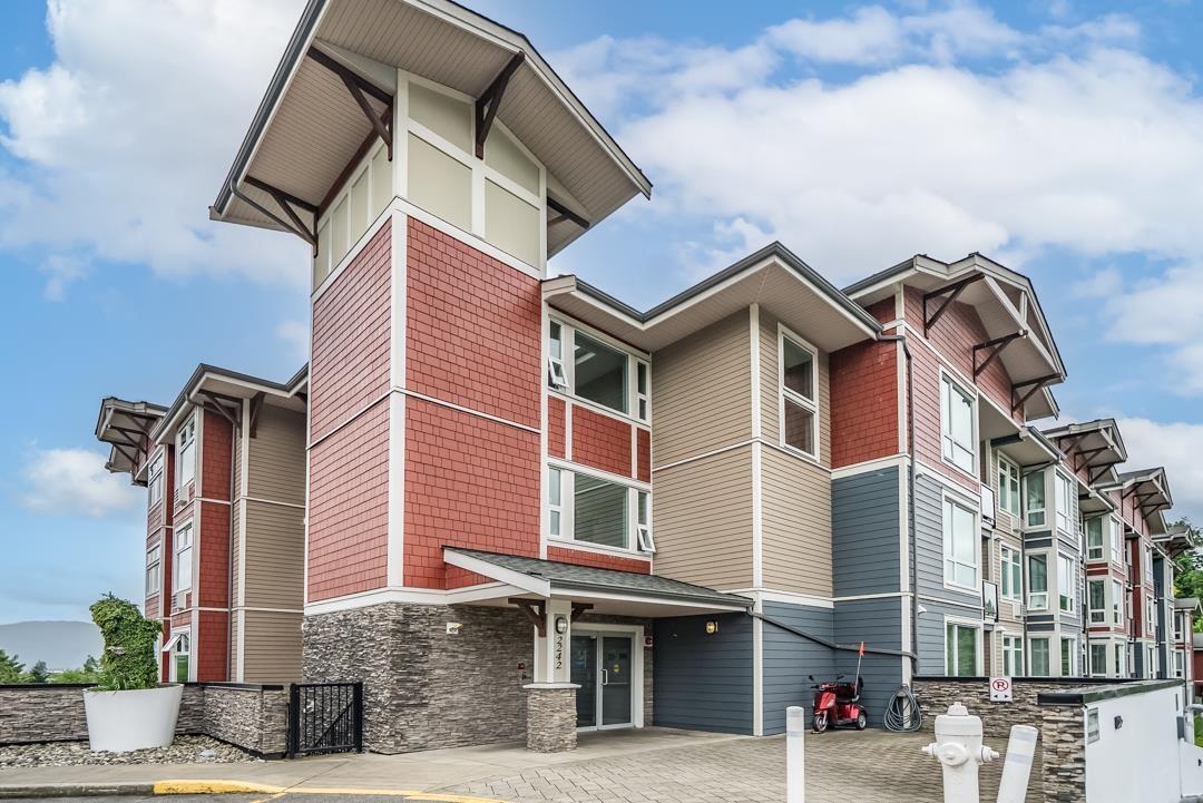 206 2242 Whatcom Road, Abbotsford, British Columbia  V3G 2K8 - Photo 1 - R3003650
