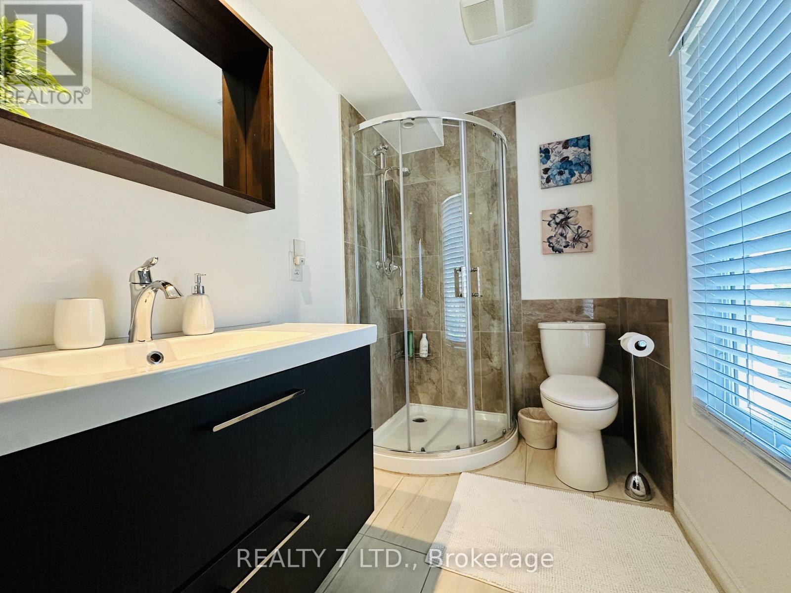 5233 Palmer Avenue, Niagara Falls (Downtown), Ontario  L2E 3T9 - Photo 16 - X12155080