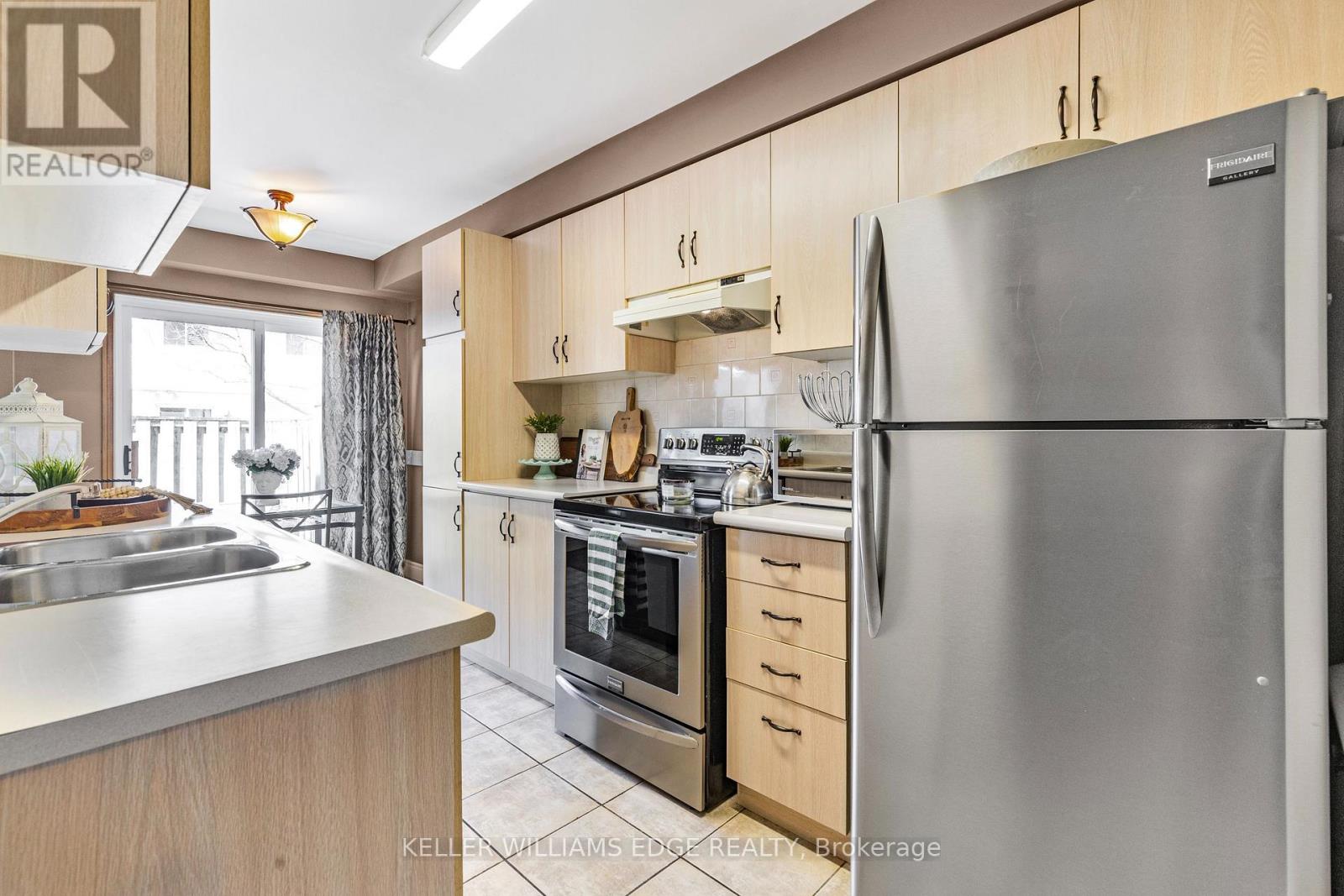 Unit 40 - 104 Frances Avenue, Hamilton, Ontario  L8E 5X3 - Photo 8 - X12076313