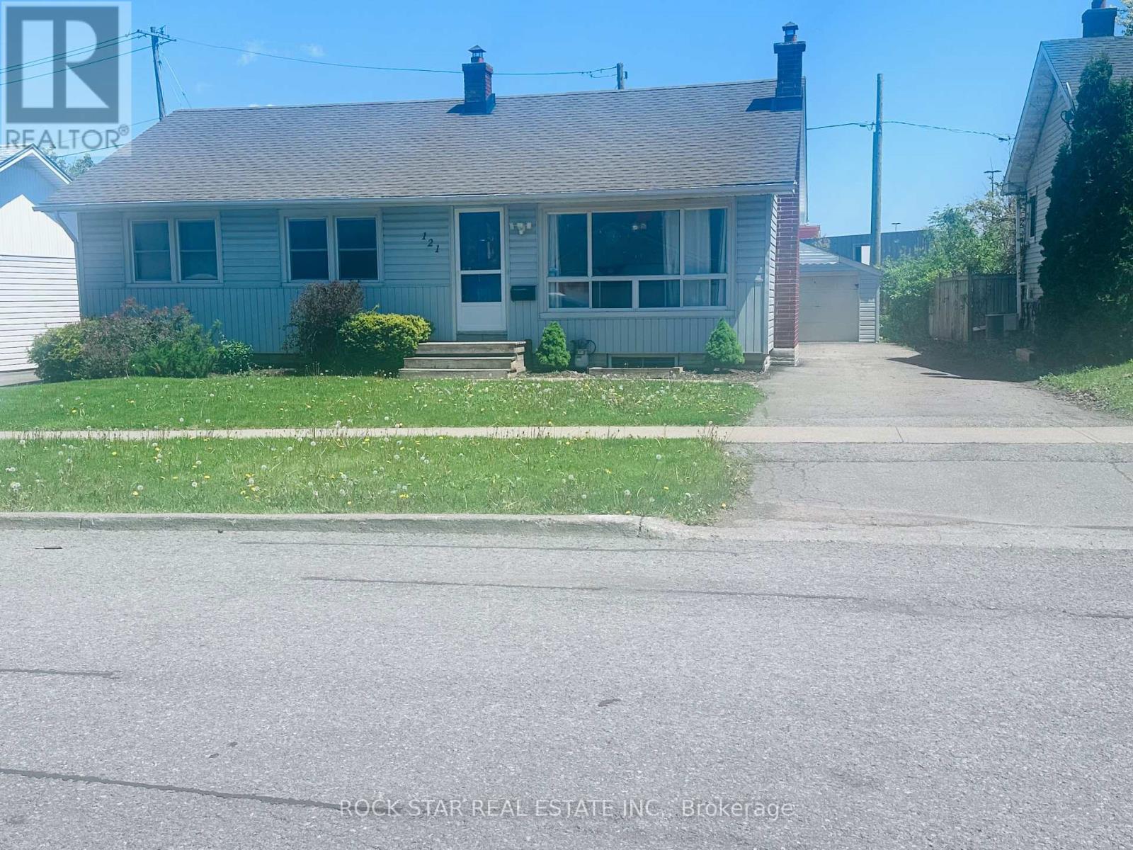 121 Jacobson Avenue, St. Catharines, Ontario  L2T 3A6 - Photo 1 - X12154928