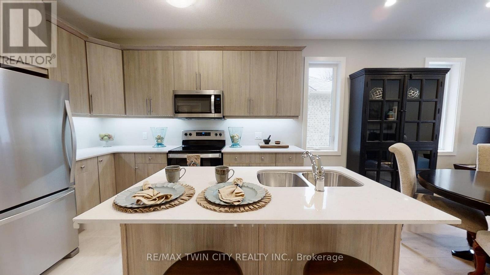 668 Chelton Road S, London South, Ontario  N6M 0A1 - Photo 5 - X12154981