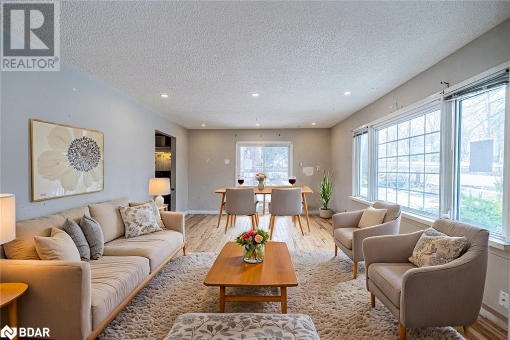 Property at 315 ANNE Street N image 5