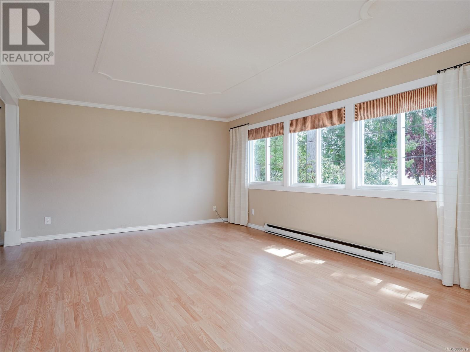 Property at 2294 Bradford Ave image 3