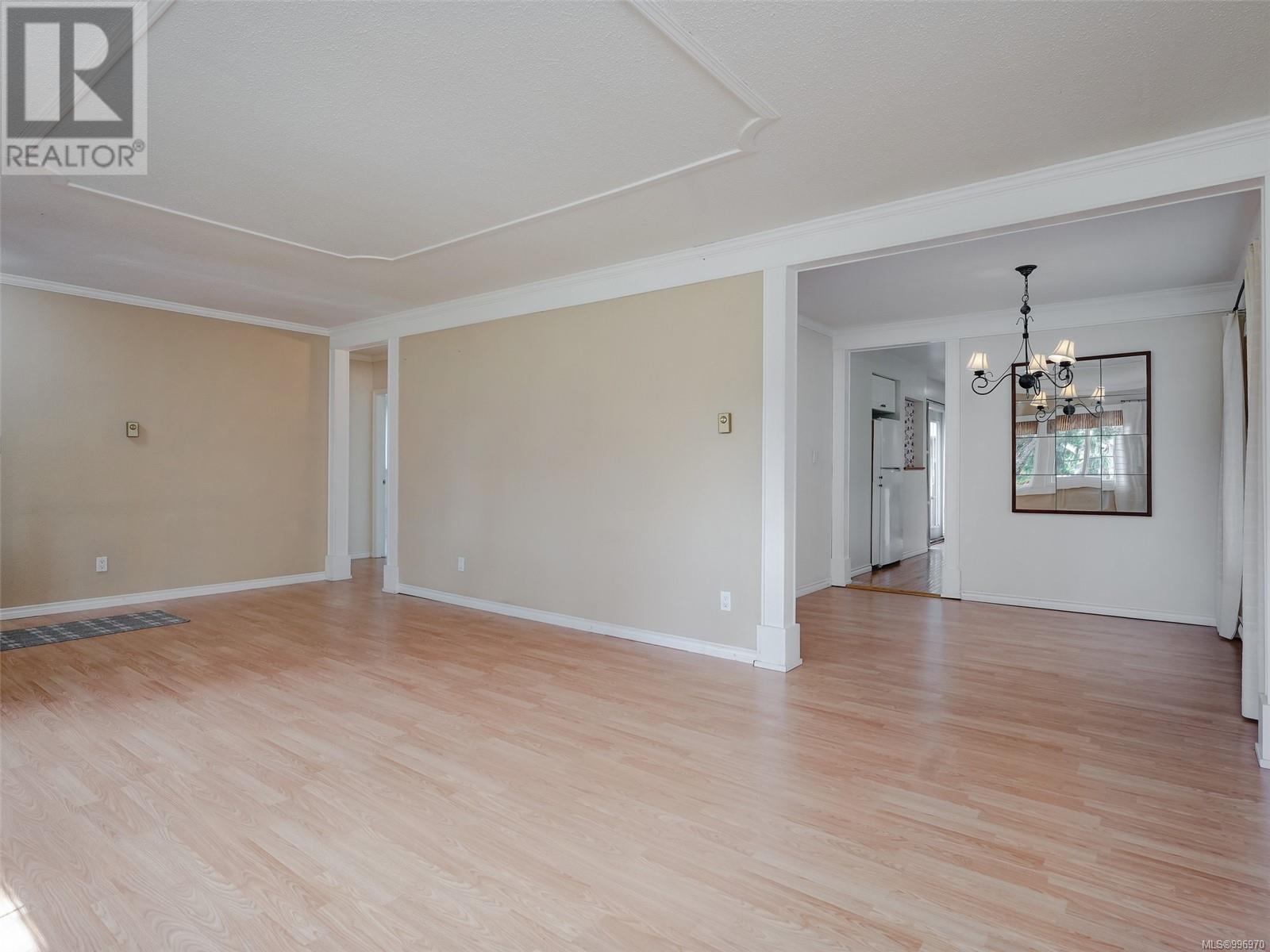 Property at 2294 Bradford Ave image 4