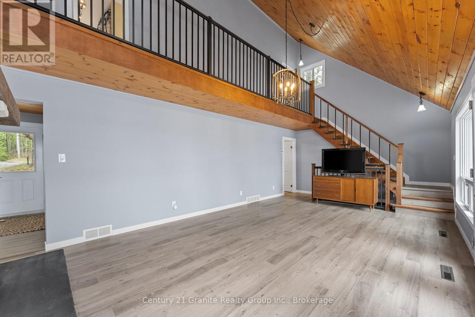 2347 Kashagawigamog Lake Road, Minden Hills, Ontario  K0M 2K0 - Photo 13 - X12155171