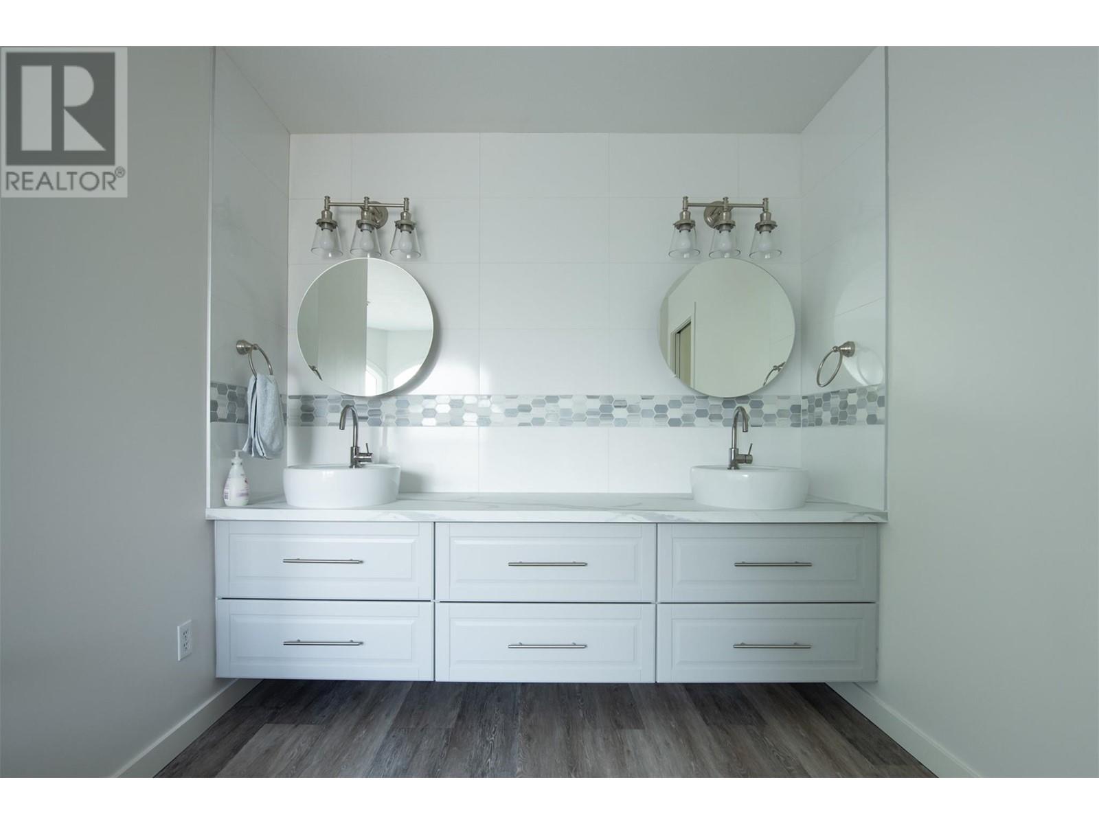Property at 46 Farchant Way image 3