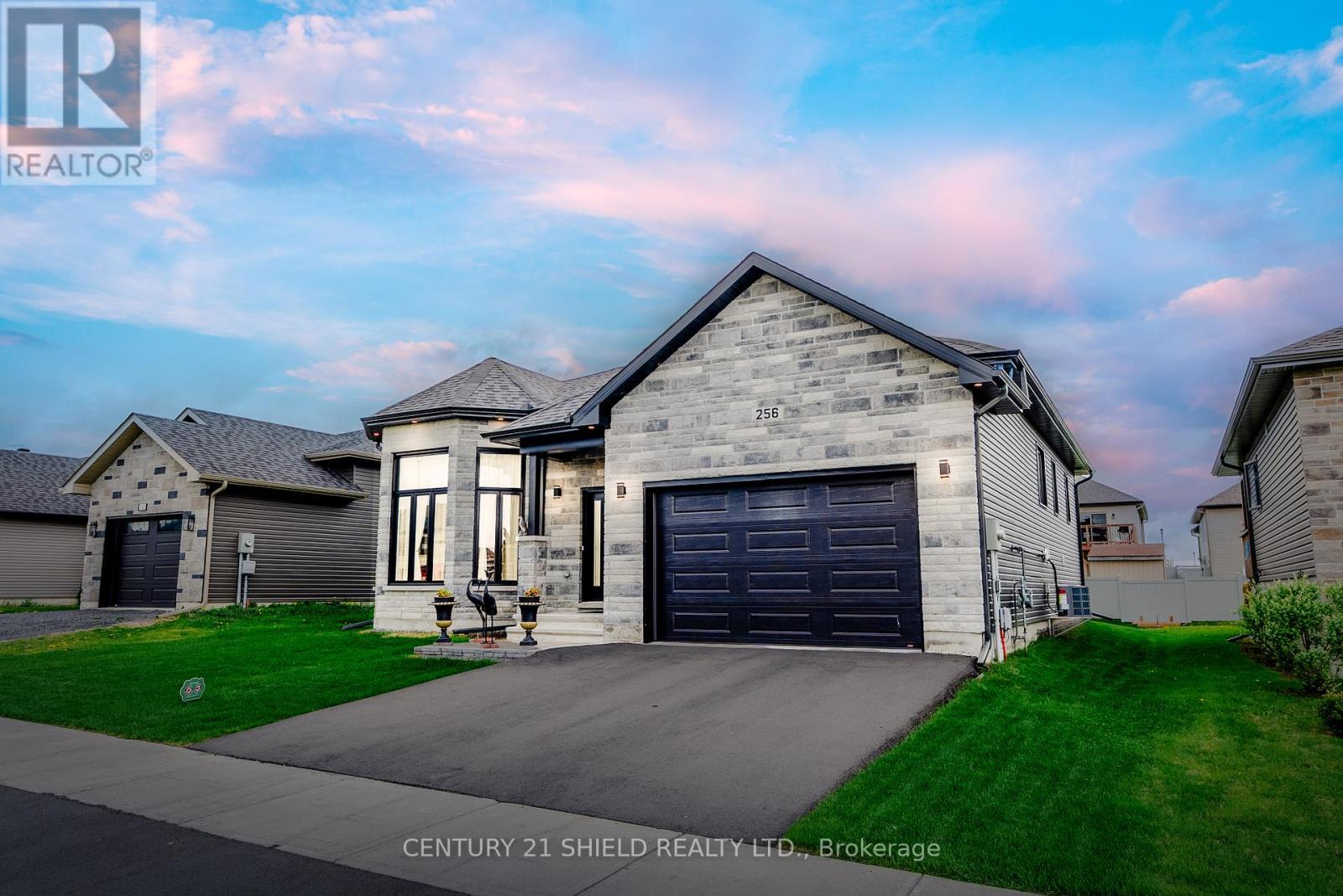 Property at 256 GILLIS AVENUE image 2