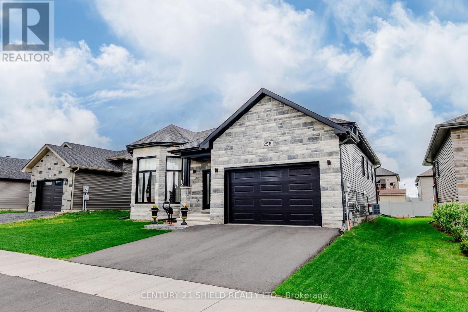 Property at 256 GILLIS AVENUE image 3