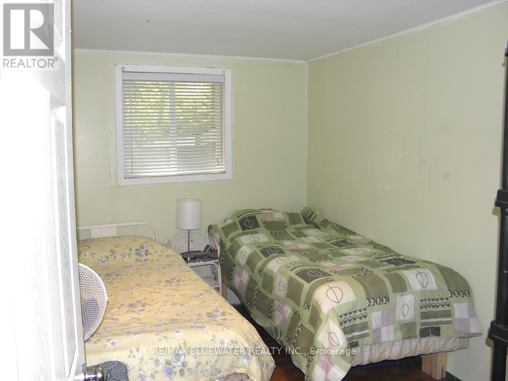 6185 London Road, Lambton Shores, Ontario  N0N 1J1 - Photo 23 - X12075349