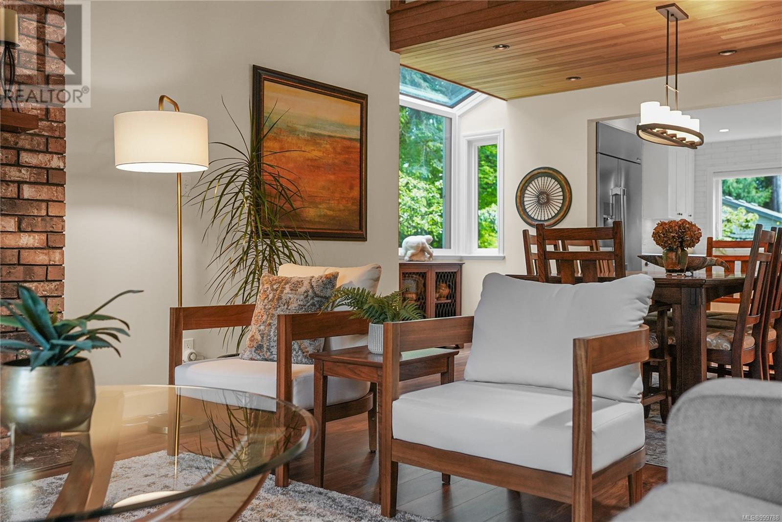 Property at 771 Helvetia Cres image 3