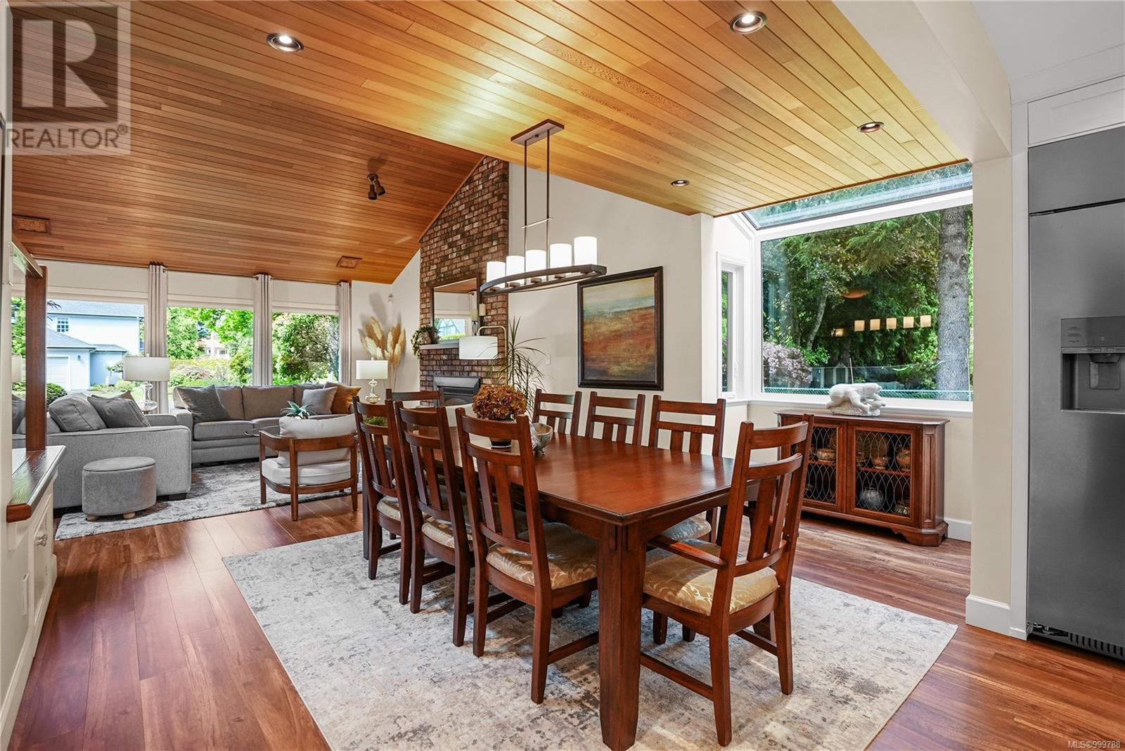 Property at 771 Helvetia Cres image 5