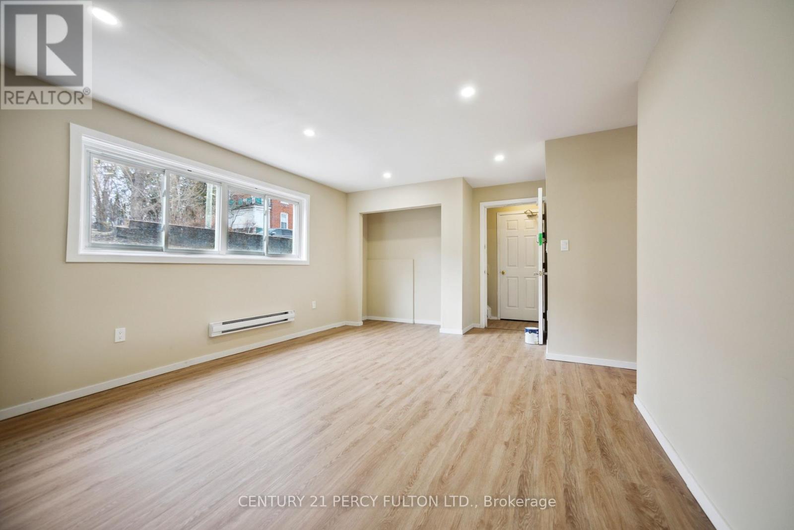15 Isabel Street E, Belleville, Ontario  K8P 3N4 - Photo 5 - X12126875