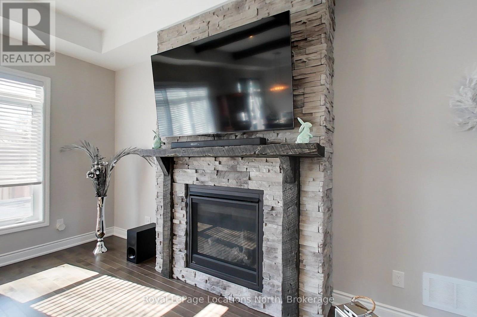 15 Patchell Court, Springwater, Ontario  L0M 1P0 - Photo 6 - S12043916