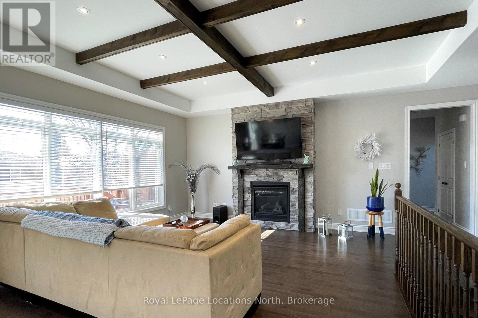 15 Patchell Court, Springwater, Ontario L0M 1P0 - Photo 9 - S12043916