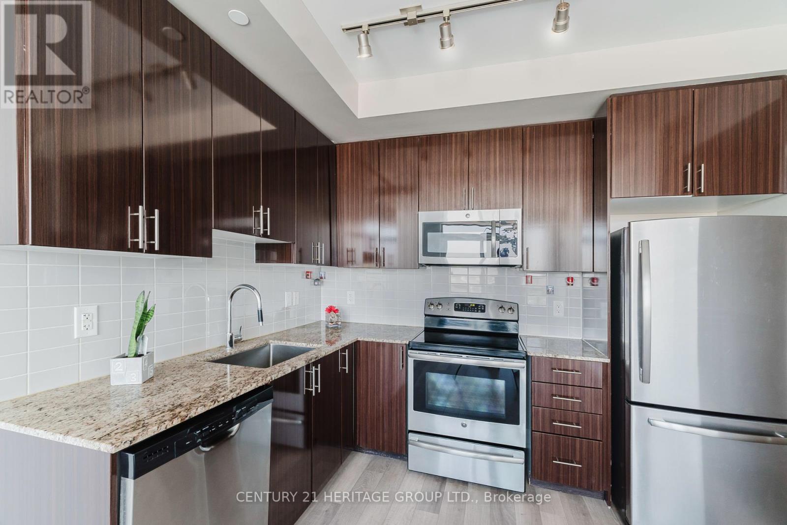 1615 - 7165 Yonge Street, Markham, Ontario  L3T 0C9 - Photo 5 - N12155016