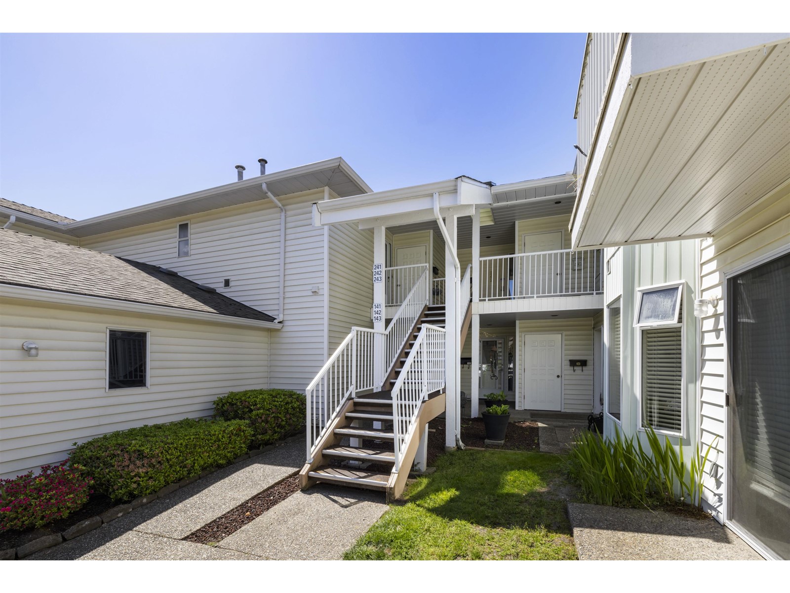 241 7156 121 Street, Surrey, British Columbia  V3W 0J6 - Photo 1 - R3003474