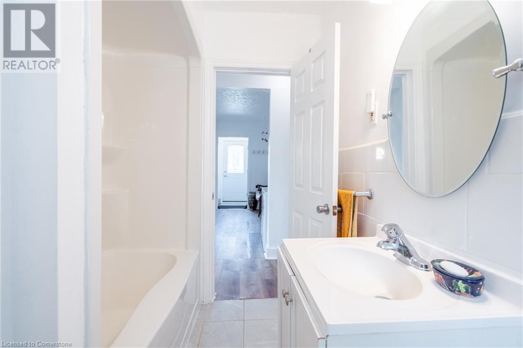 49 Riverside Drive, Welland, Ontario  L3C 5E1 - Photo 12 - 40729754