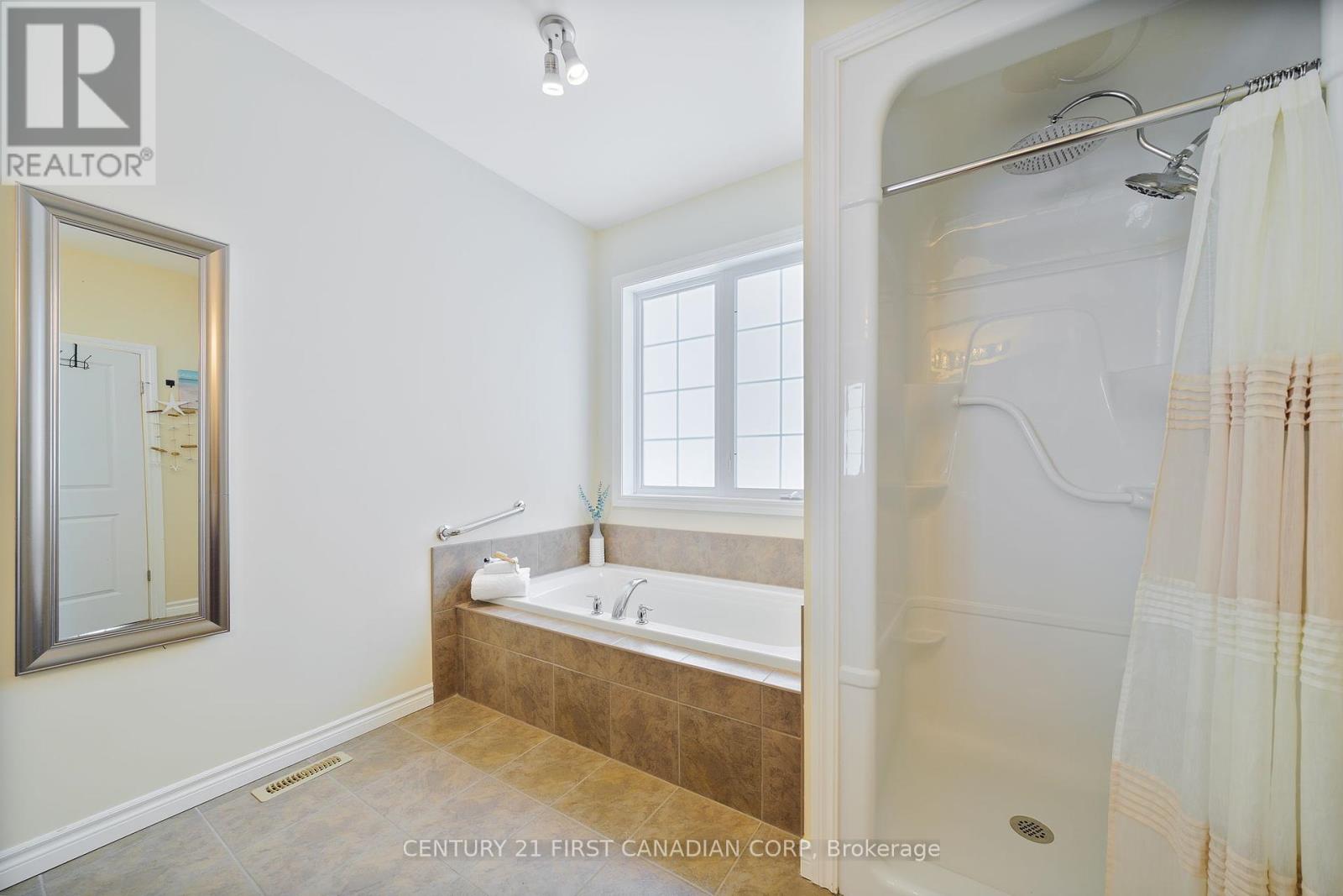 14 Oakwood Links Lane, Lambton Shores, Ontario  N0M 1T0 - Photo 19 - X11924987