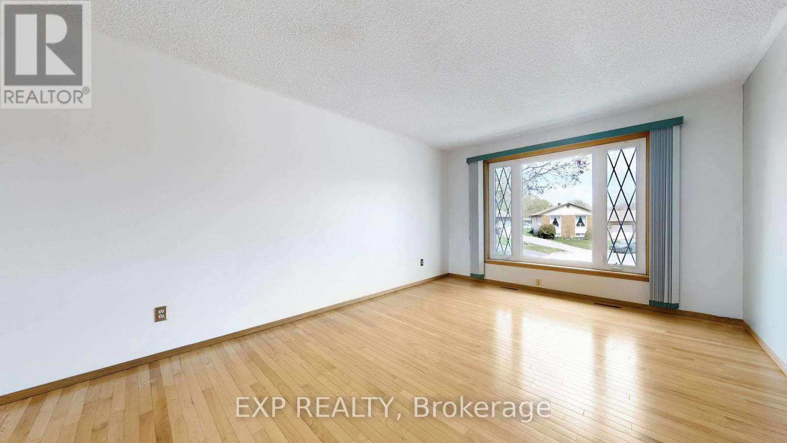 Property at 4 GAUDAUR COURT image 5