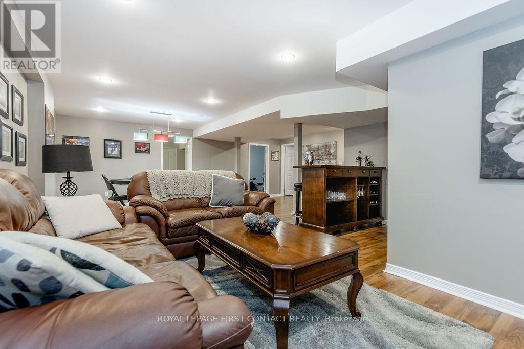 60 Westminster Circle, Barrie, Ontario  L4M 0A5 - Photo 29 - S12155153